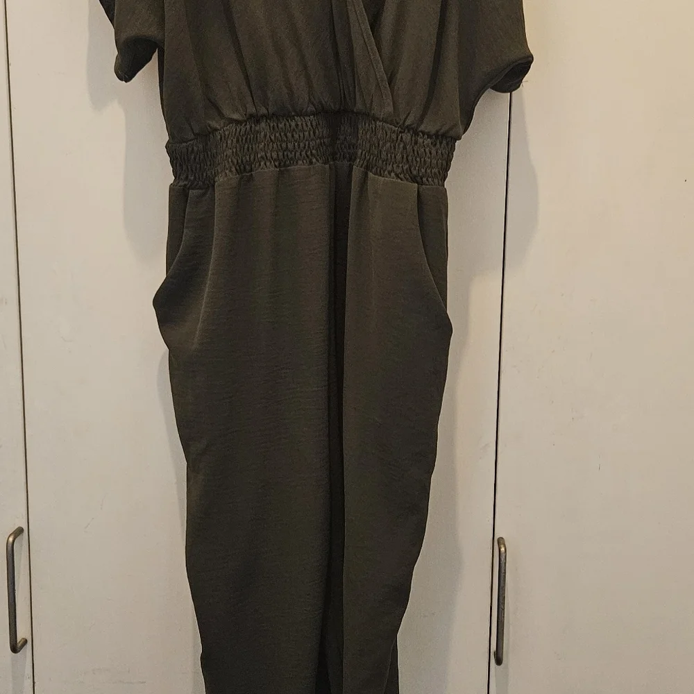 Surplice High Waist Cold Shoulder Strap Jumpsuit Wmn's M Olive Green Flattering - Picture 4 of 9